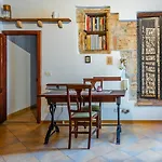 Guesthost - Historic Center Studio! *